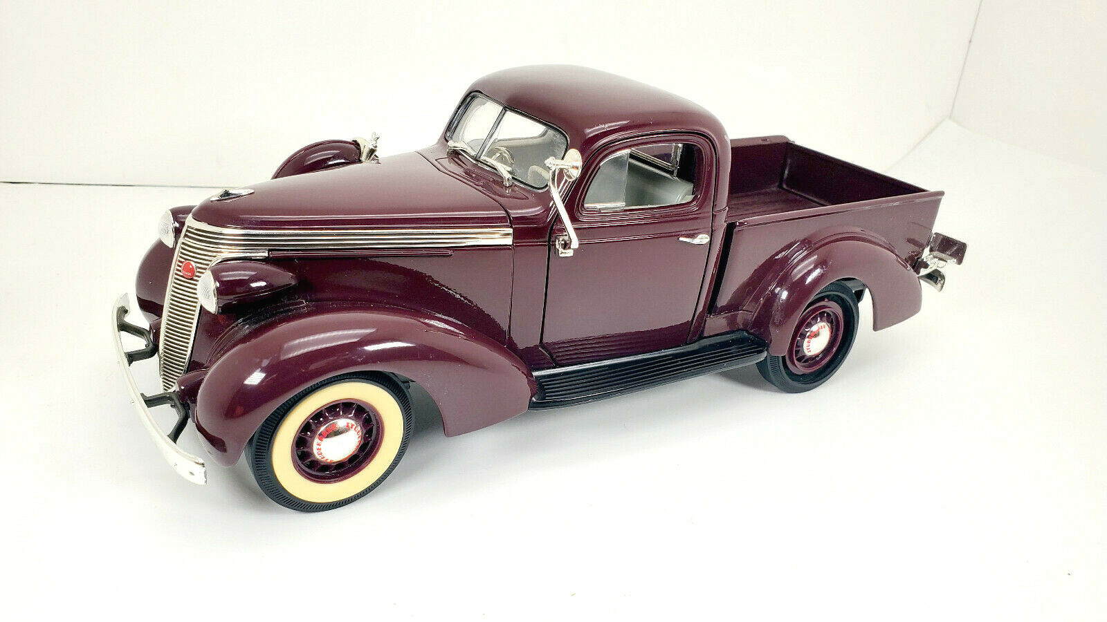 バンダイ 1937 パッカード・クーペ・ロードスター 1/16 クラシックカー バンダイ 1937 パッカード・クーペ・ロードスター 1/16