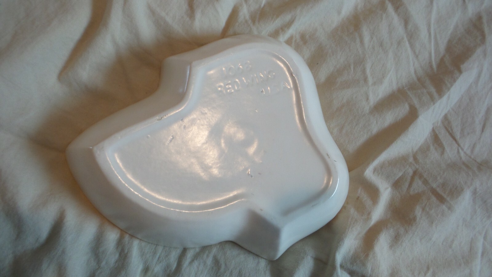 Vintage Red Wing Pottery Leaf Shape Matte White Marked 1068 USA