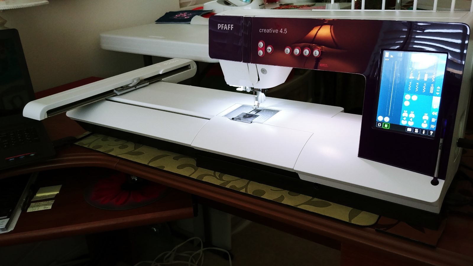 PFAFF CREATIVE 4.5 SEWING/EMBROIDERY MACHINE/EXTRA LARGE EMB. UNIT/LOW HOURS