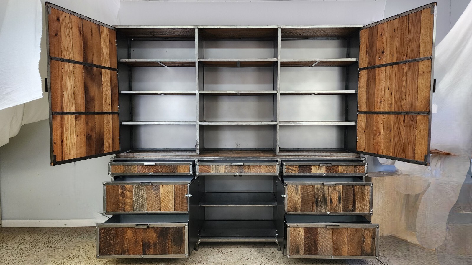 洋書 Industrial Chic : Cult Furniture, Design Industrial Chic: Cult Furniture, Design and Lighting