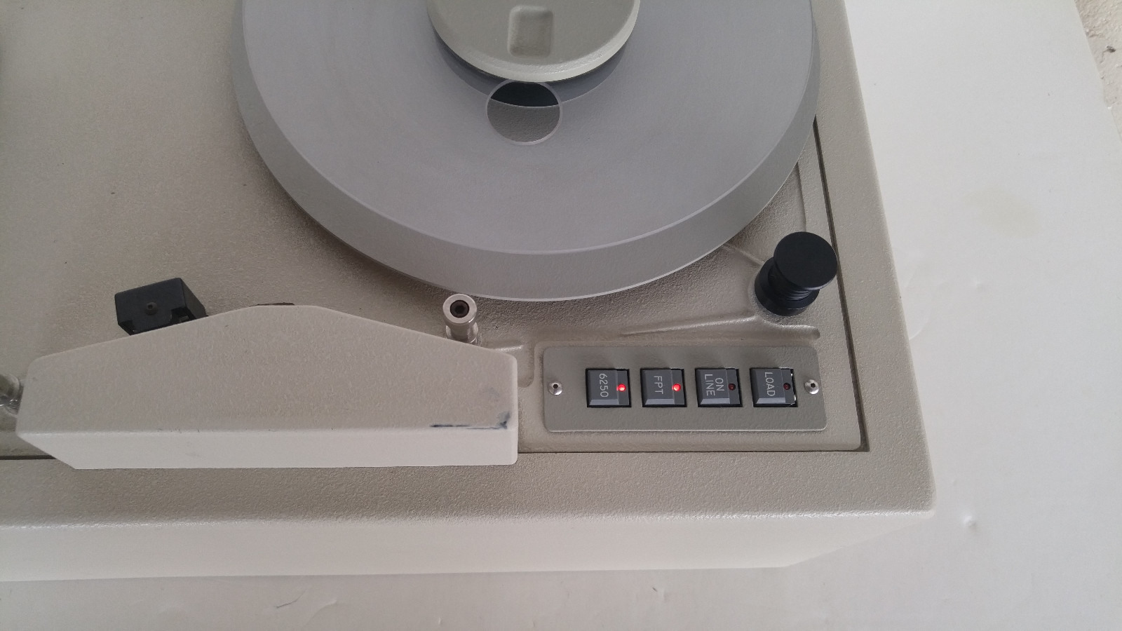 VINTAGE QUALSTAR MODEL 1260 MAGNETIC TAPE TRANSPORT