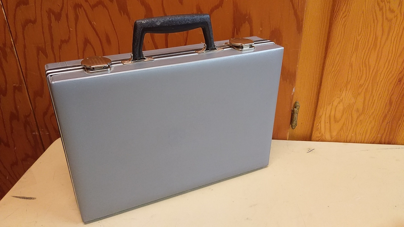 Vintage Cassette Tape Carry Case Briefcase Holds 30 Cassettes