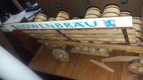 VINTAGE LOWENBRAU 4 HORSE AND BEER WAGON SET 26 BARRELS, 1 DRIVER AND 1 RIDER