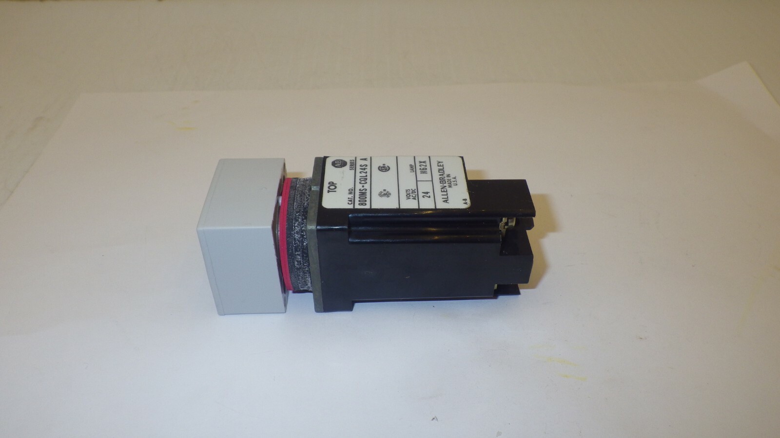 ALLEN BRADLEY 800MS-CQL24CS  PILOT LIGHT 24 V AC/DC SQUARE CLEAR LED  SER A NIB