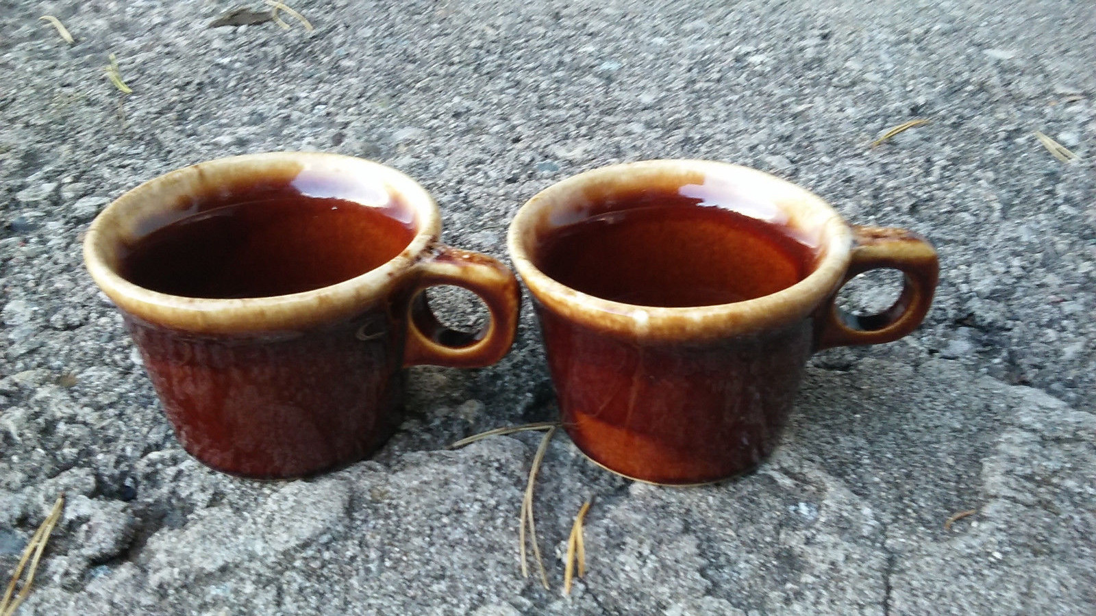 Vintage Hull Brown Drip Crestone 7oz Coffee Cups set of 2