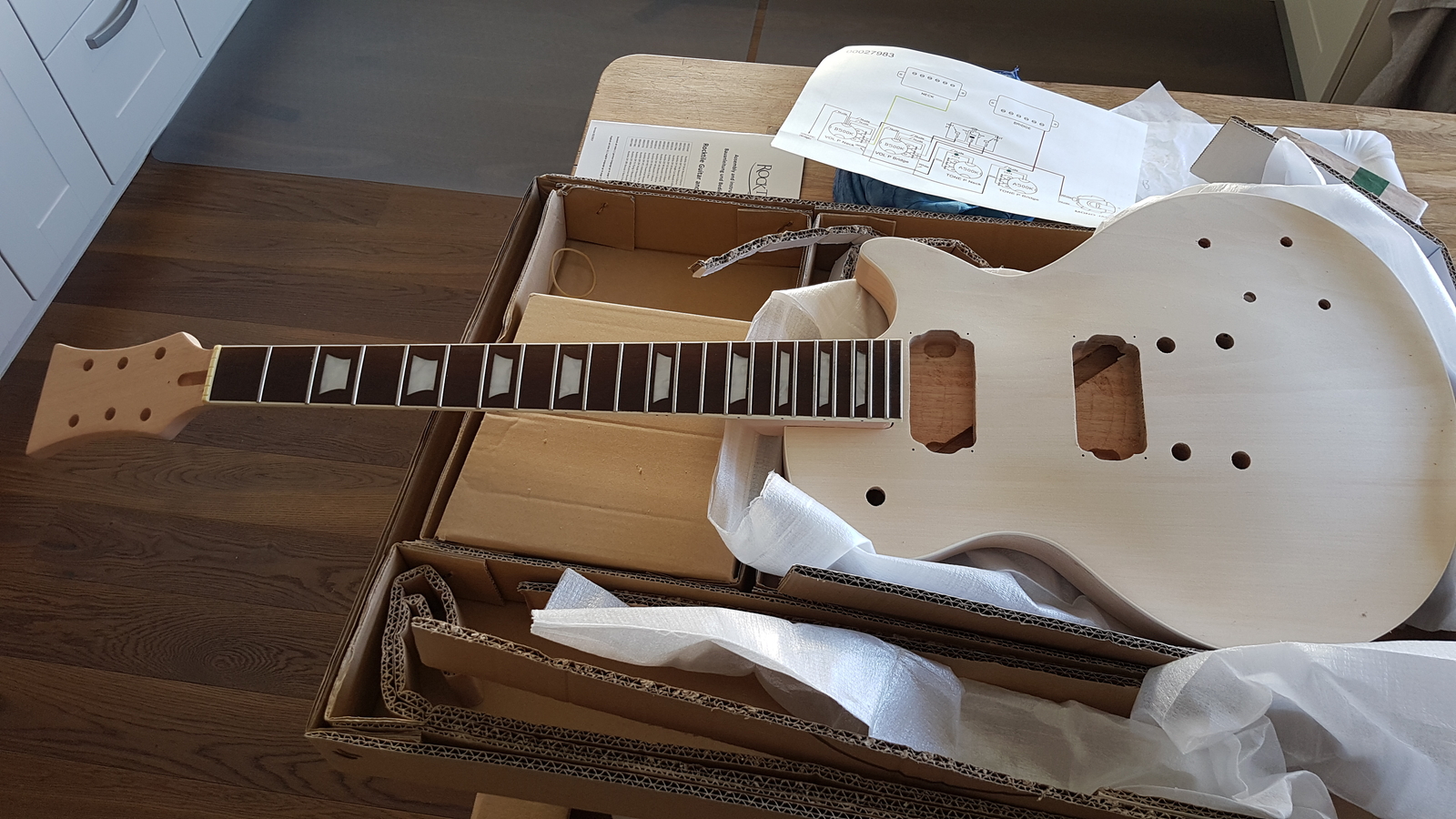 Rocktile Single Cut EGitarre Bausatz Selber Bauen Do it Yourself Kit