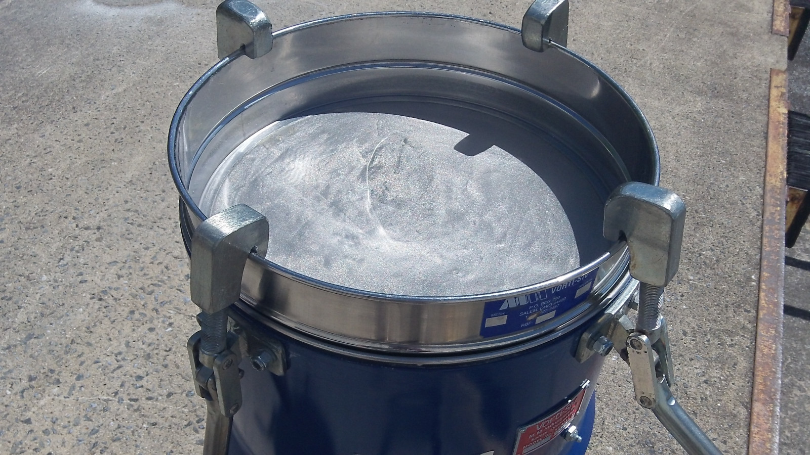 POWDER SIFTER -- VORTI-SIV   RBF15 WITH 94 MESH SIEVE
