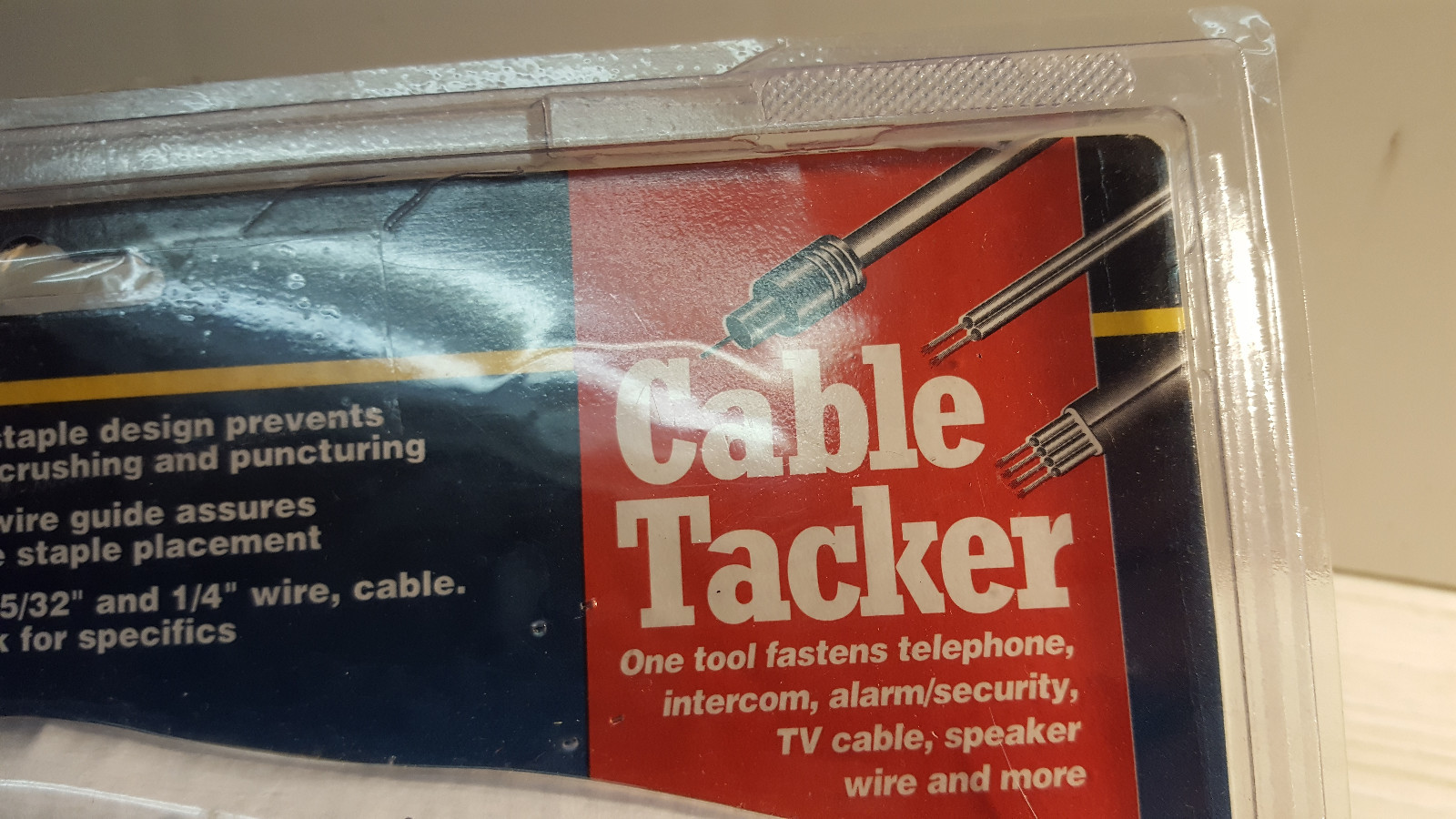 PowerFast Cable Tacker  DESA International W/ STAPLES / new