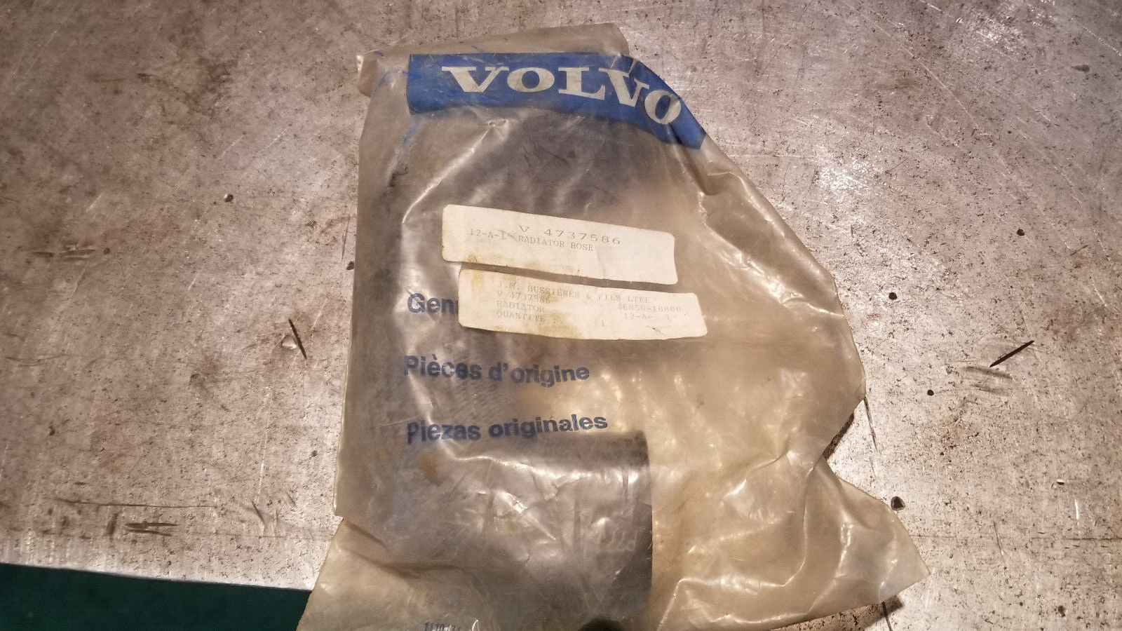 4737586 OEM VOLVO RAD HOSE VOE4737586  - Picture 1 of 2