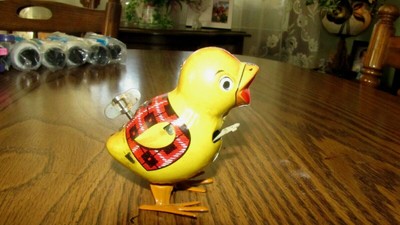 Vintage 1950-1960's Wind Up Tin Litho Inakita Made in Japan Chick Chicken
