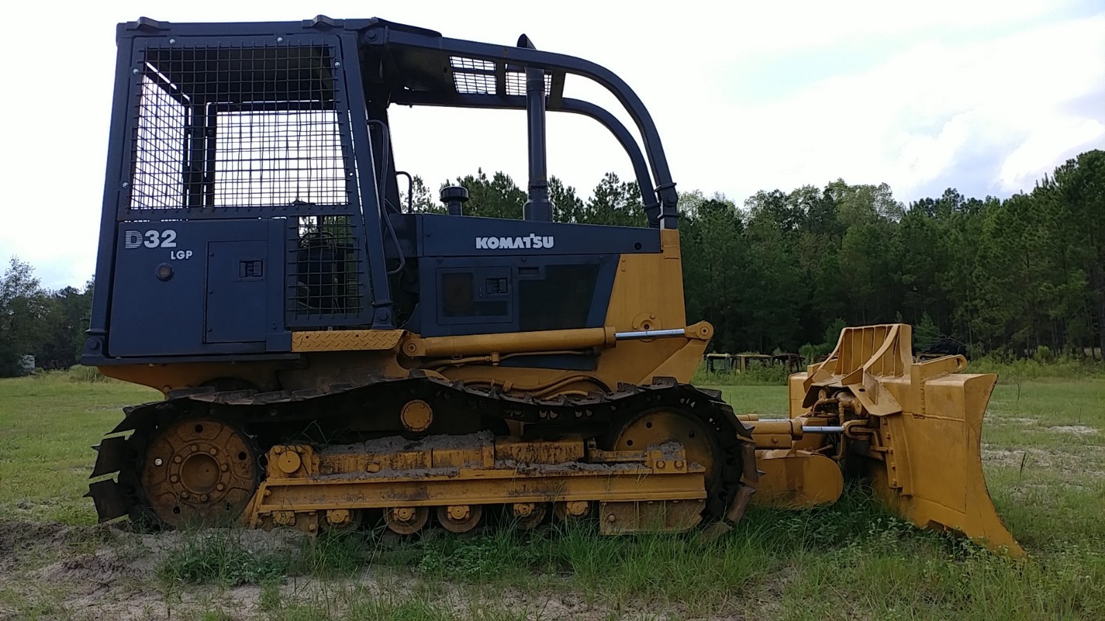 Komatsu D32 LGP DOZER