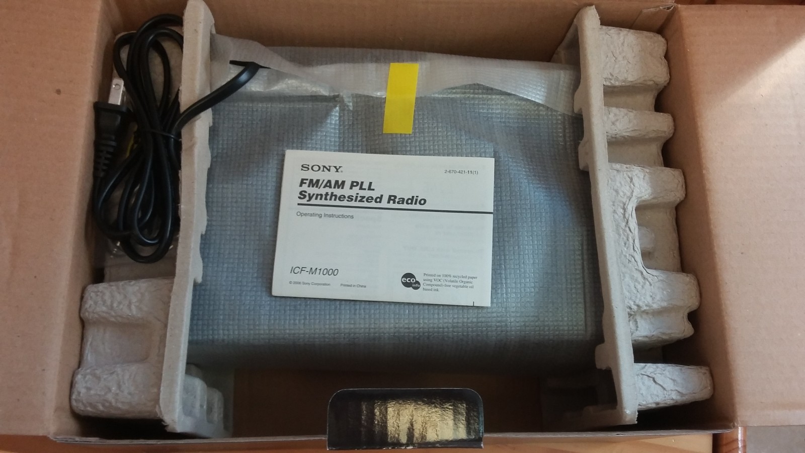 Sony ICF-M1000 FM/AM PLL synthesized Digital Tuning w/ LCD Clock Display Bass