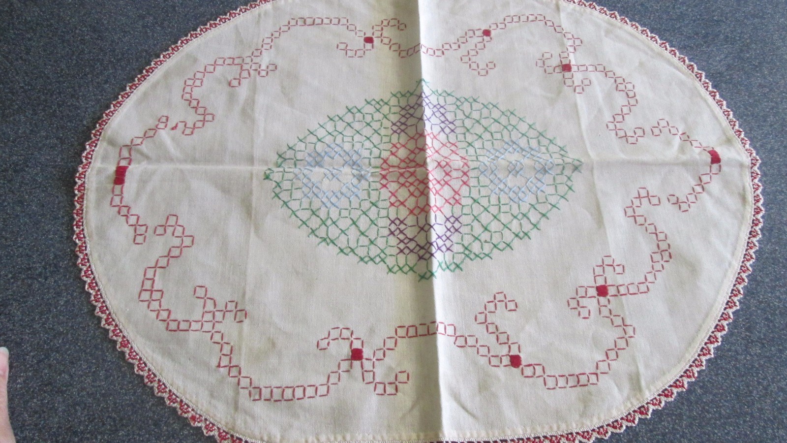 Vintage Linens Table doily Runner Embroidery Arts n Crafts funky Geometric