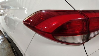 16-18 Hyundai Tucson LH Driver Outer Taillight Tail Lamp Incandescent Bulb OEM