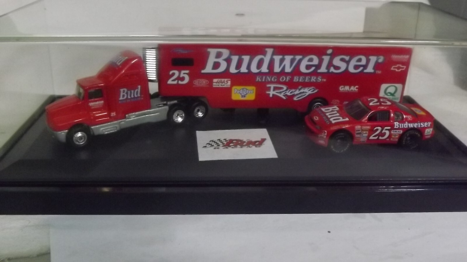 Budweiser レトロ模型トラック Three boxed 1/58 scale Budweiser themed diecast truck models