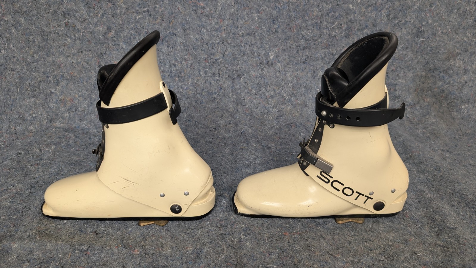 Vintage Scott Ski Boots Cream Beige Tan 1970’s Size 9 Large Good Condition Good