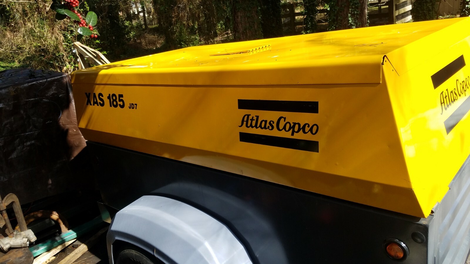 2009 Atlas Copco XAS185 185 CFM  Portable Air Compressor Deere Diesel 500 hours