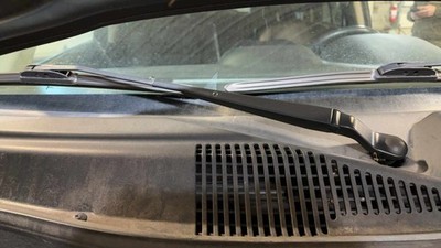Used Right Wiper Arm fits: JEEP COMPASS 07 08 09 10 11 12 13 14 15 16 17