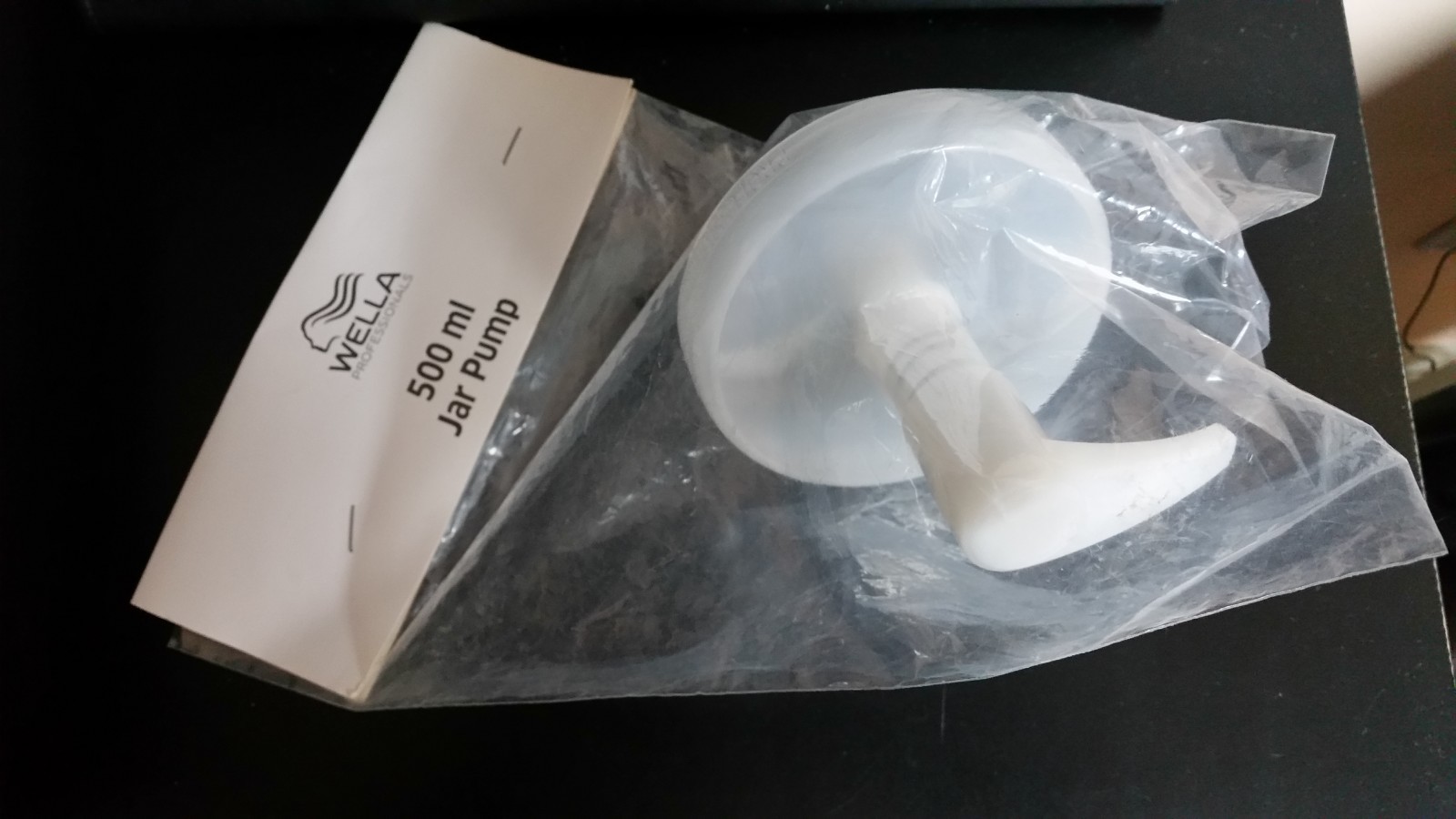 Wella 500 ml Professional Jar Pump