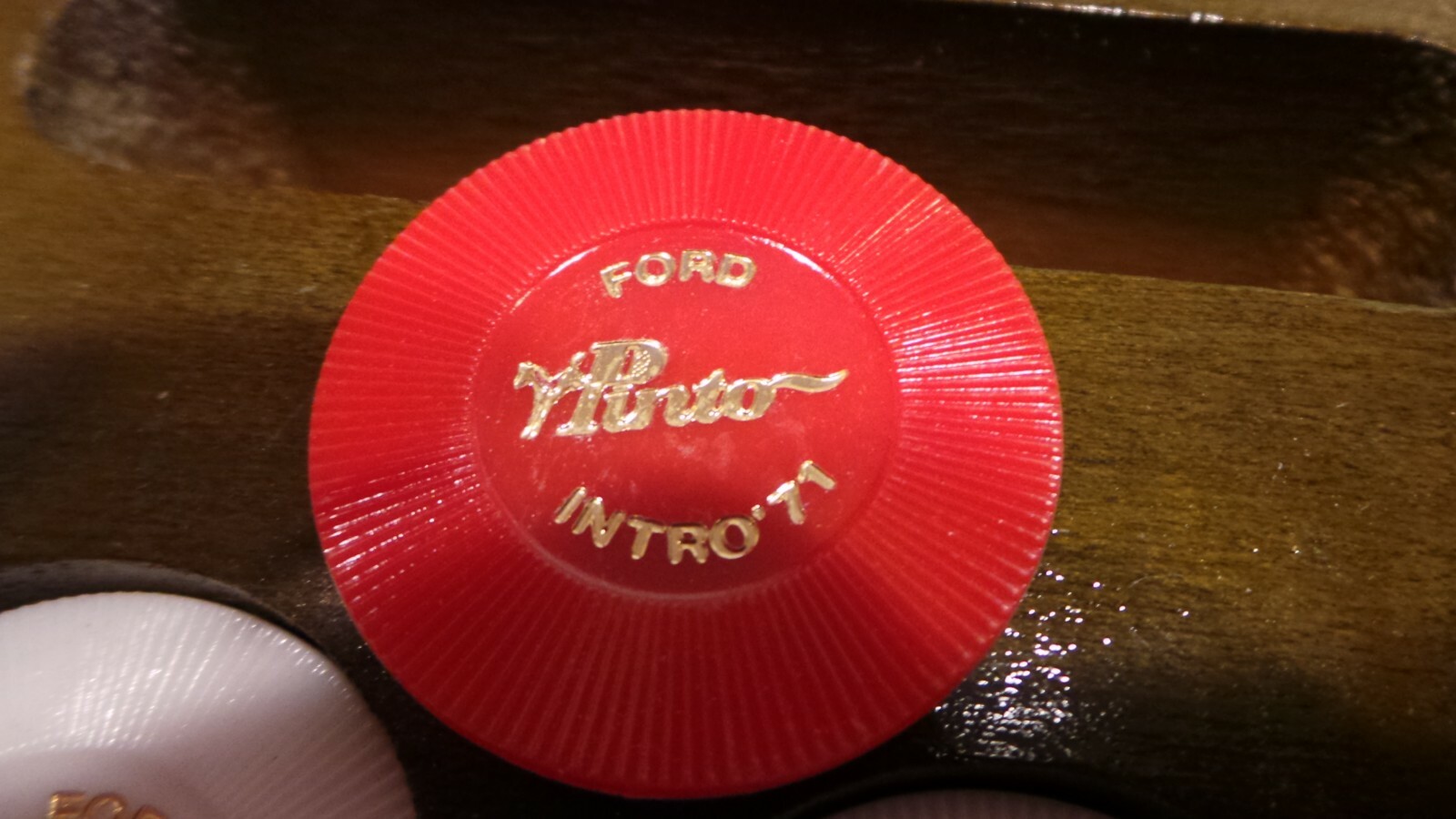 VINTAGE 1971 FORD PINTO INTRO POKER CHIP CAROUSEL SET W/COVER-VERY NICE