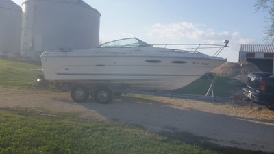 1985 21' Sea Ray 5.0L Mercruiser Dilly Roller Trailer. Needs TLC