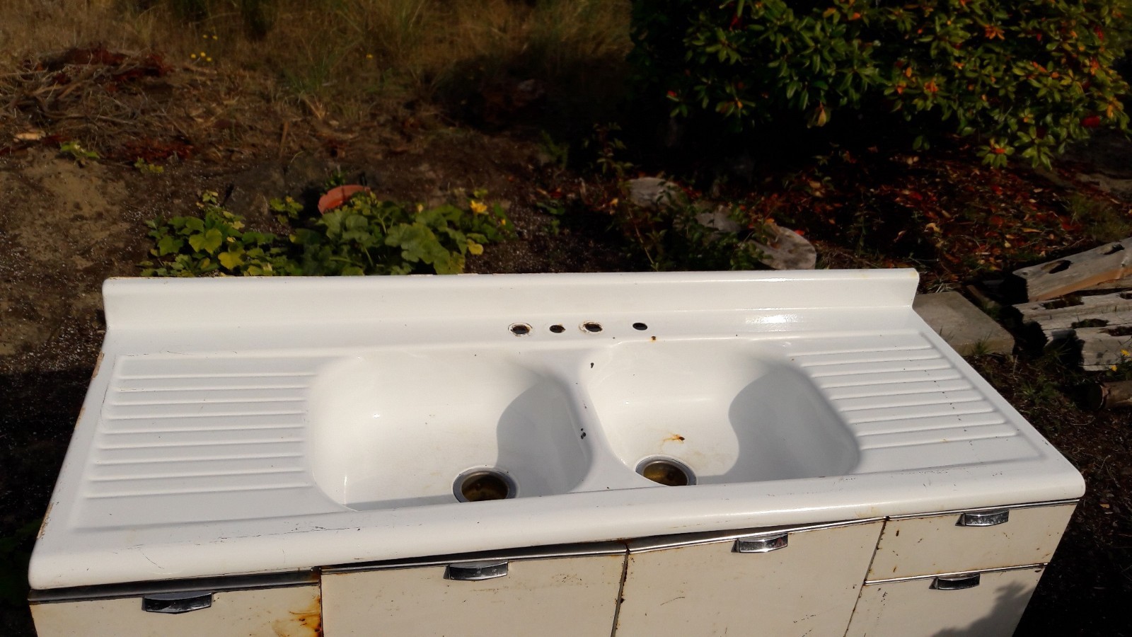 Antique Porcelain Cast Iron Farmhouse double Sink drainboards w metal cabinets