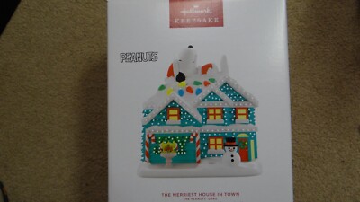The Peanuts Merriest House in Town Musical Tabletop Decoration SNOOPY BRAND NEW