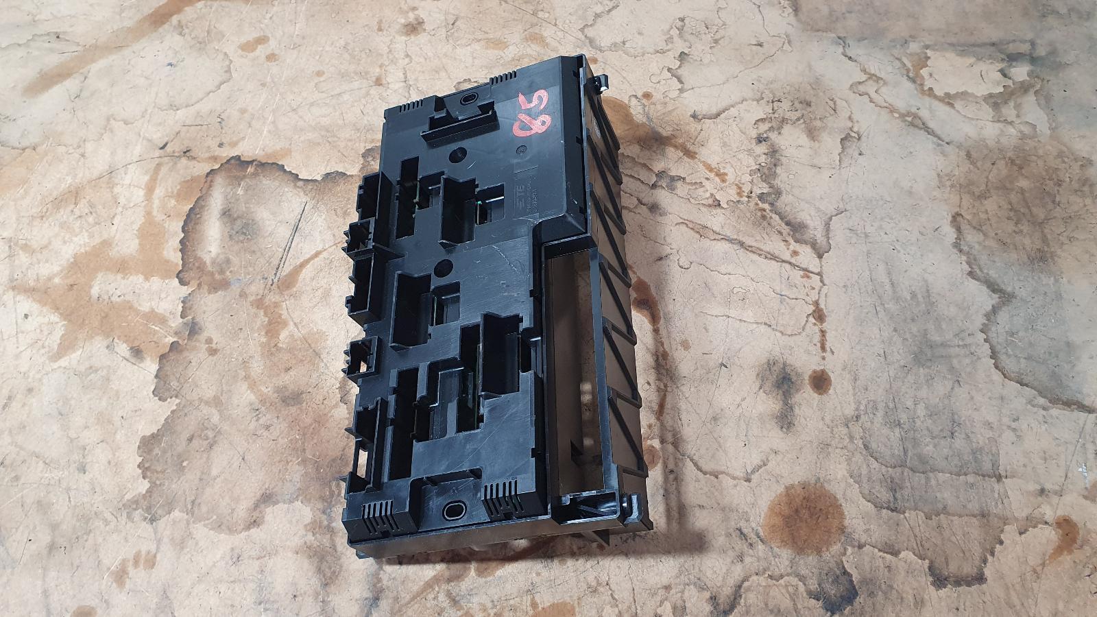 2015 Bmw X3 F25 FUSE BOX UNDER DASH 12/10-07/17 image 2