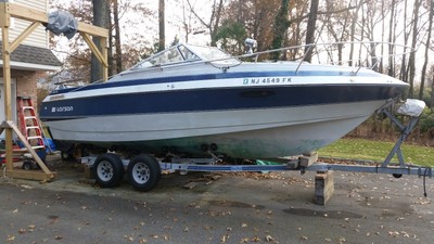 Larson 23 ft Sport Cruiser