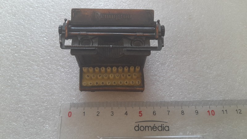 Saisine Machine Ã  Ã©Crire Taille-Crayon Remington Made In Hong Kong