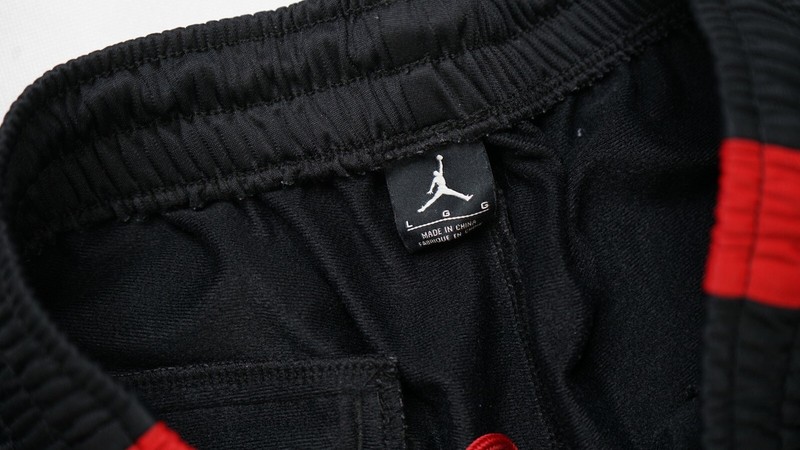 Rare VTG AIR JORDAN Spell Out Basketball Wings Color Block