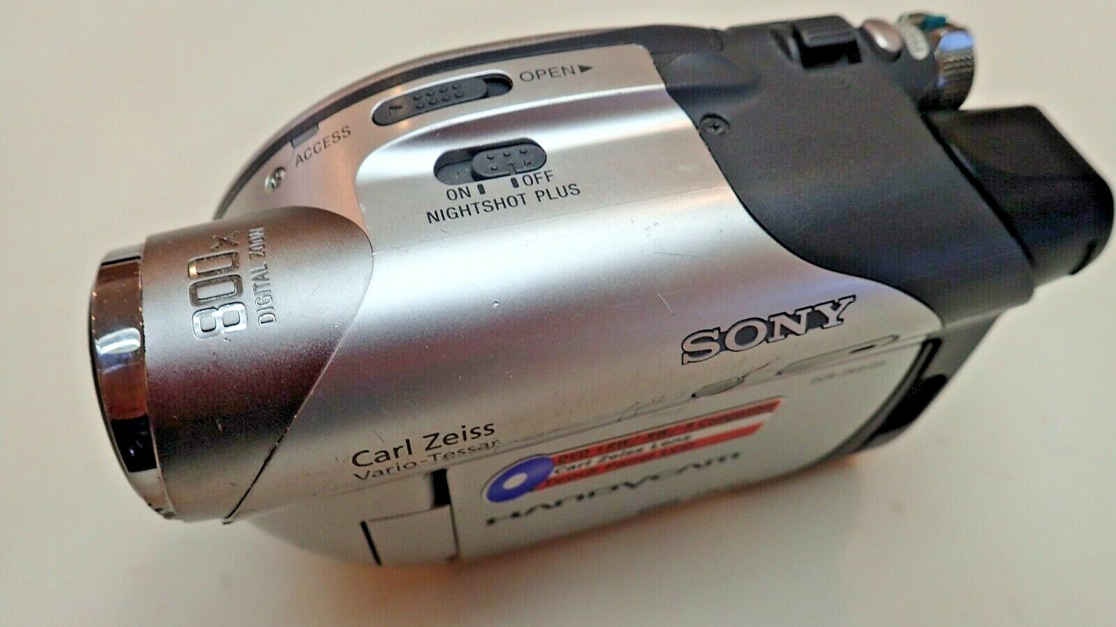 Sony Handycam Digital Video Camera Recorder DCR-DVD105 Sony Handycam Digital Video Camera Recorder DCR-DVD105
