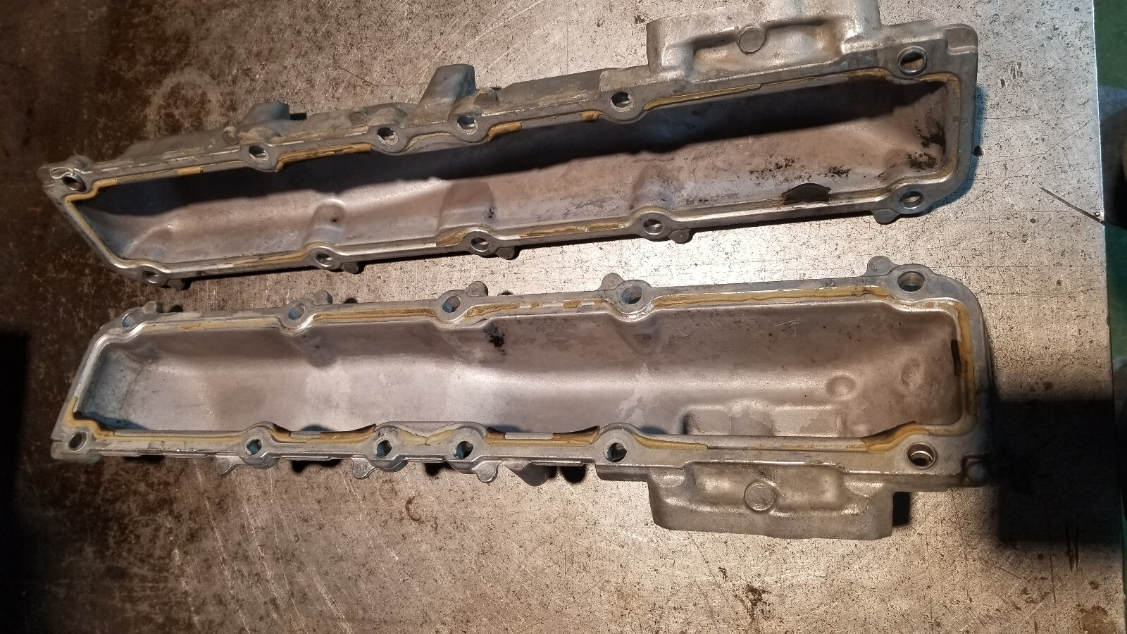 12643886 & 12643888 6.6L DURAMAX L5P INTAKE MANIFOLDS RUNNER 2017-2023 - Picture 2 of 8