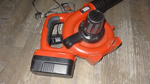 Black & Decker NSW18 Leaf Blower with Battery & Charger