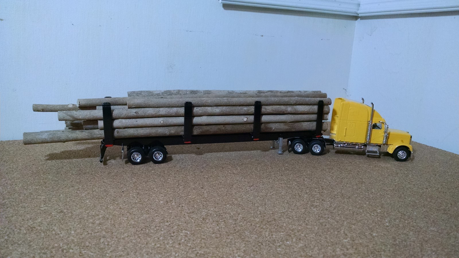 1/64 Freightliner & Custom made Logging Trailer with Logs  ( B )