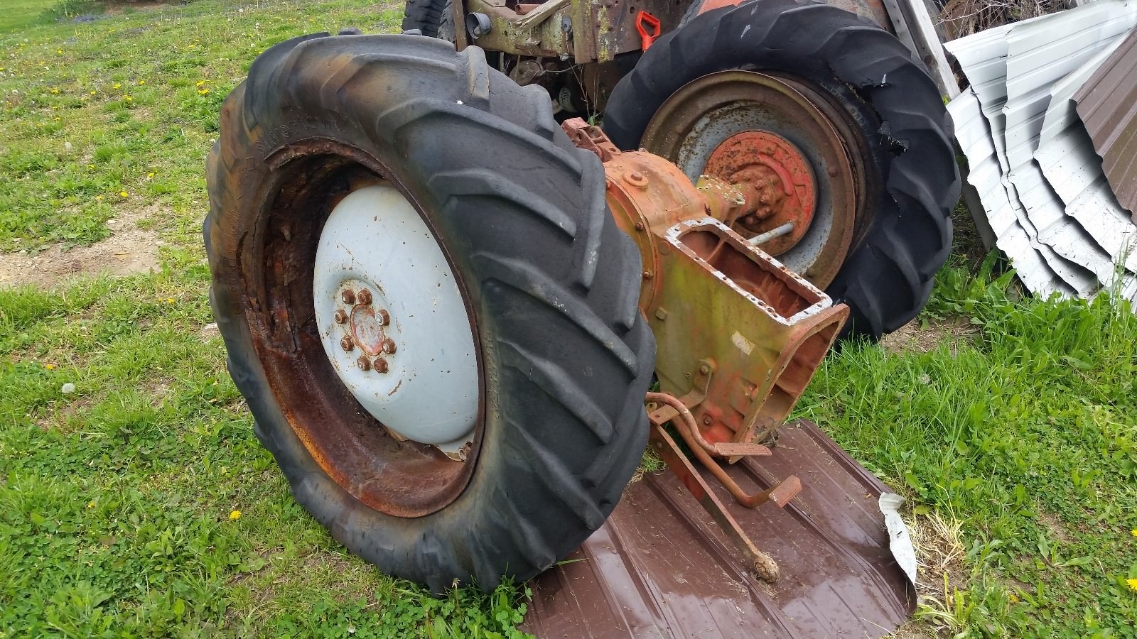 Ford 800 Series Farm Tractor Rear End Assembly for Select-o-Speed Transmission