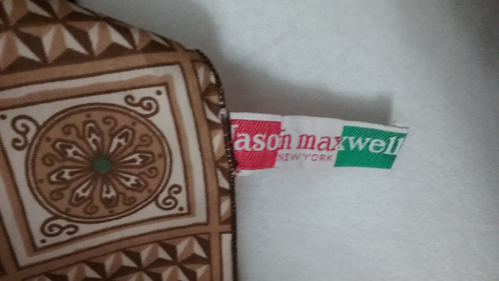 JASON MAXWELL NEW YORK NECK SCARF