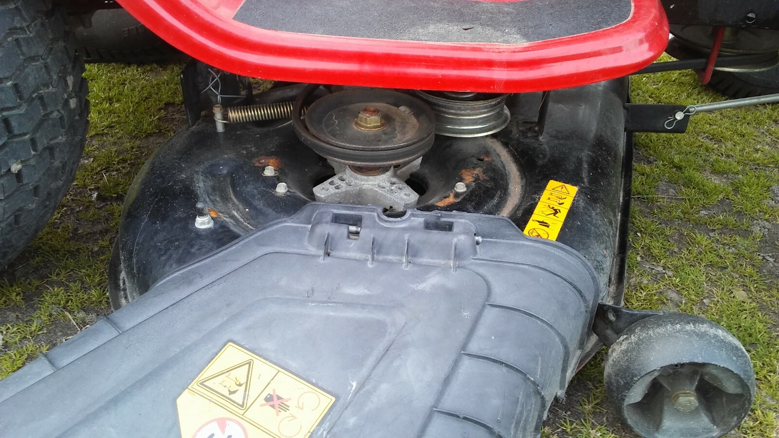 MTD Yard Machines 13B2775S000 Riding Lawn Mower Tractor