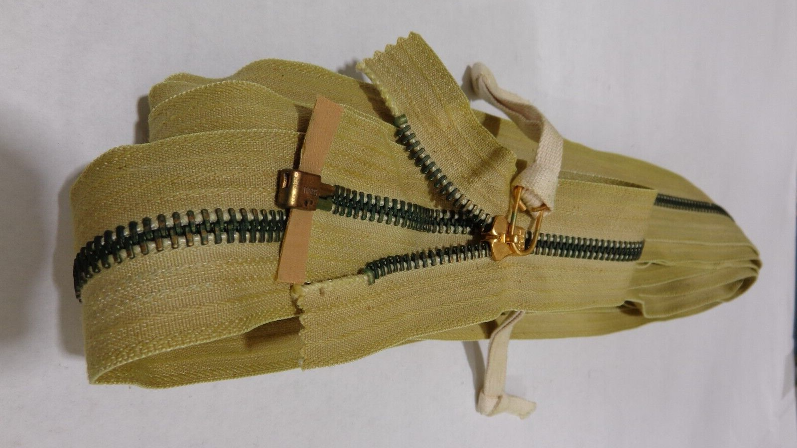 Vintage SCOVILL GRIPPER ZIPPER/USA 9mm Double Pull Zipper, Natural, 304 Vintage SCOVILL GRIPPER ZIPPER/USA 9mm Double Pull Zipper, Natural, 304