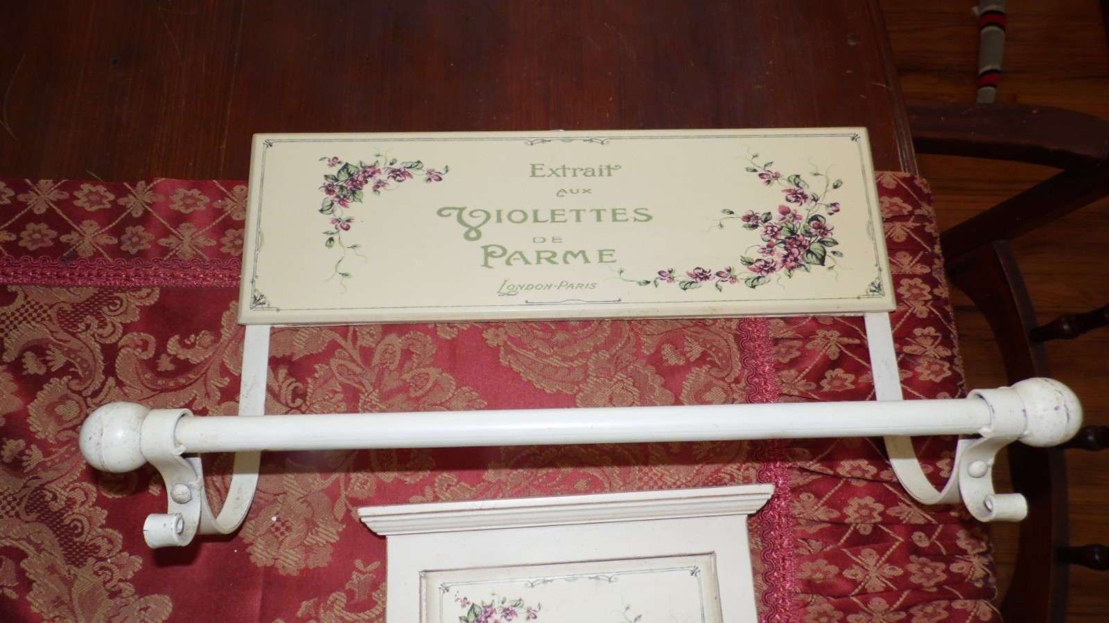 VINTAGE FRENCH WOOD/CAST IRON FLORAL TOWEL SOAP CUP RACK HOLDER LONDON PARIS SET