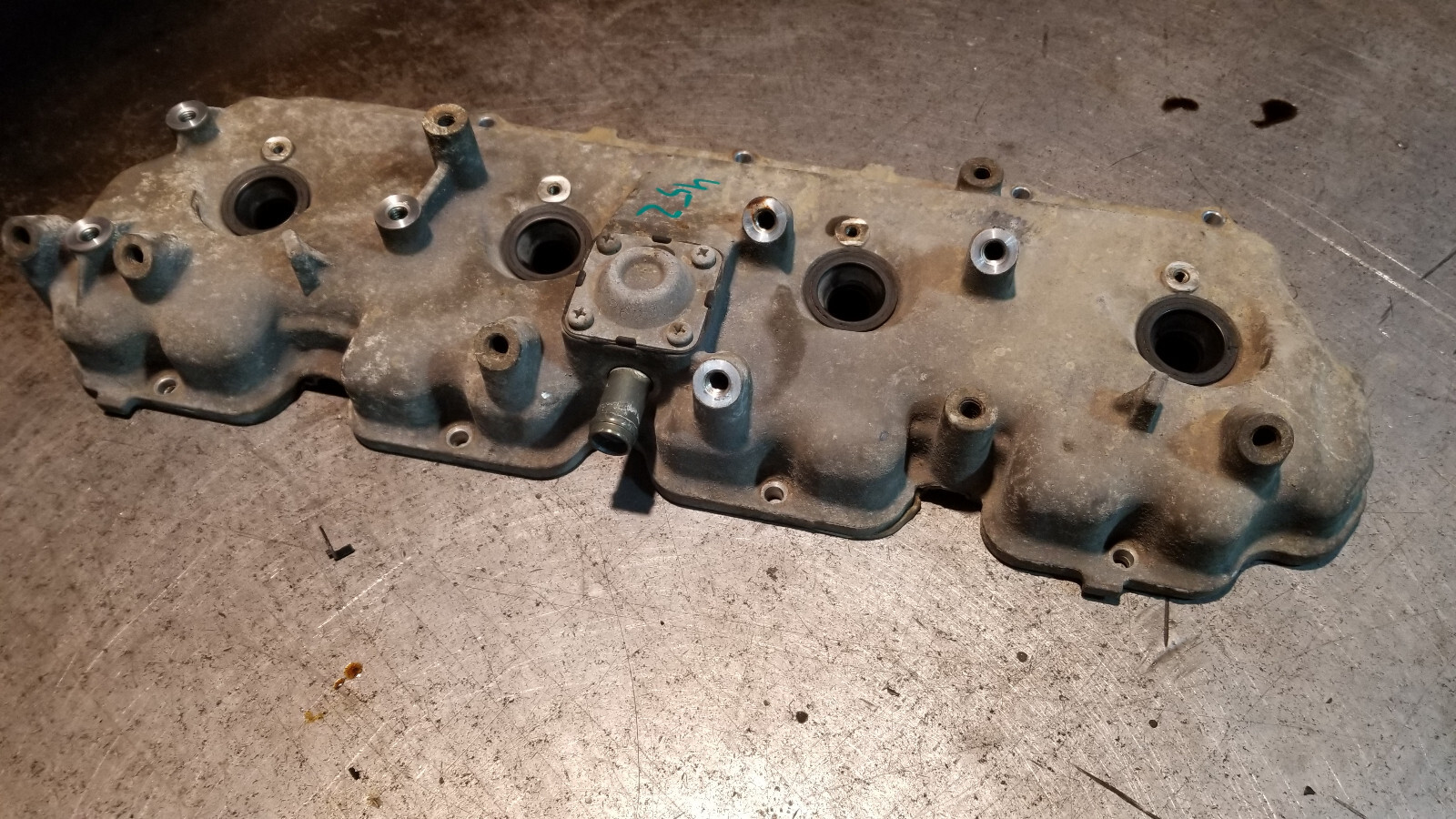 01 02 03 04 LB7 Duramax Diesel UPPER Valve Cover 97223559 re452 - Picture 6 of 7
