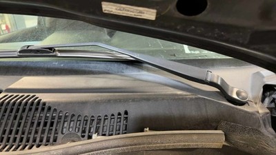 Used Left Wiper Arm fits: JEEP COMPASS 07 08 09 10 11 12 13 14 15 16 17