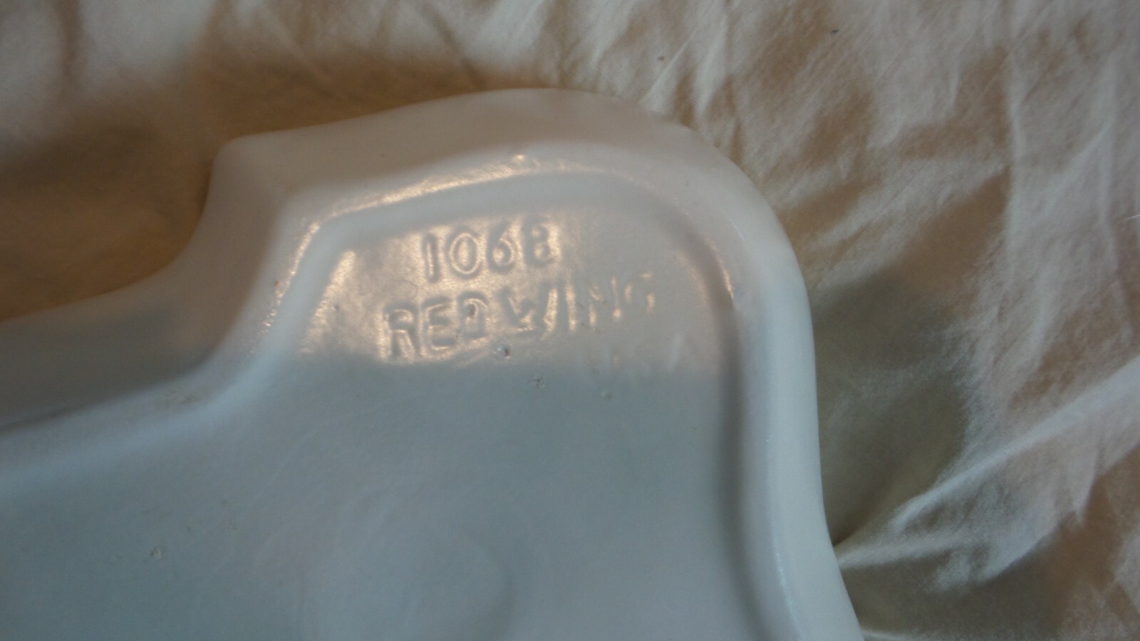 Vintage Red Wing Pottery Leaf Shape Matte White and Gloss Green Marked 1068 USA