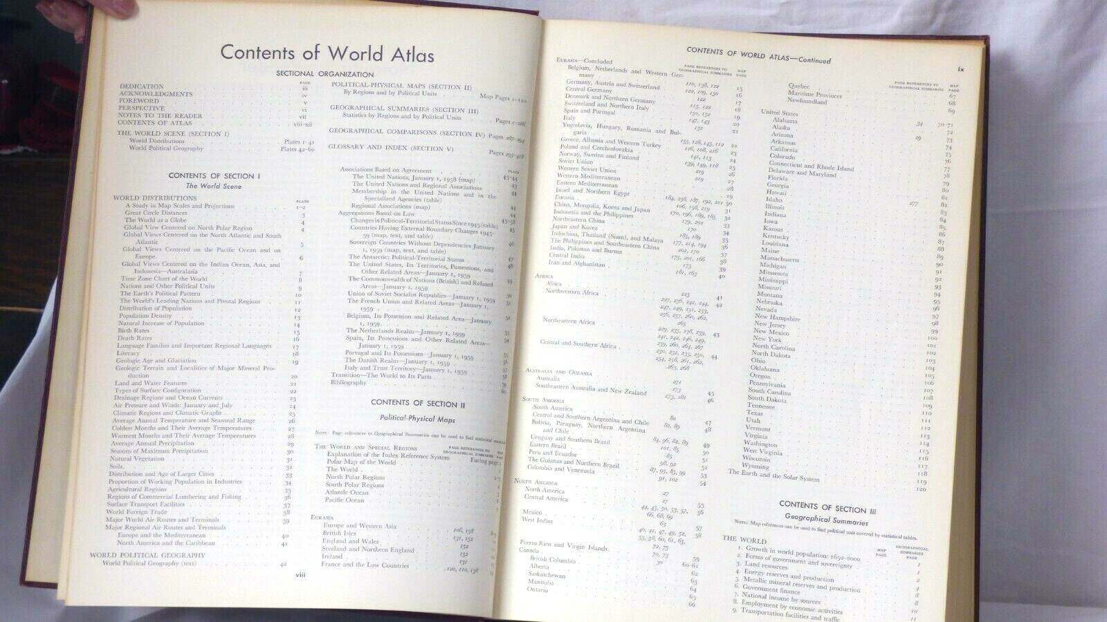 ENCYCLOPAEDIA BRITANNICA WORLD ATLAS BOOKUNABRIDGED DATE 1959 NICE CON 15