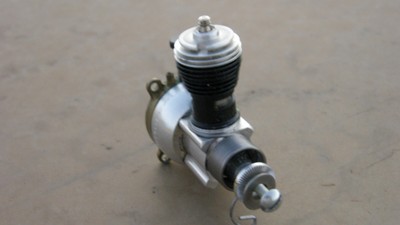 Cox Thimble Drome Gas/Nitro Engine Model Airplane Engine Tether Car w/ Fuel Tank
