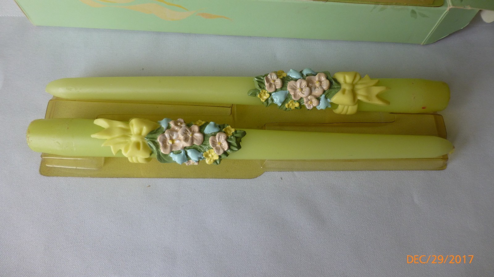 VTG Avon Flower Fancy Floral Medley Fragranced Taper Candle 10 Inch Original Box