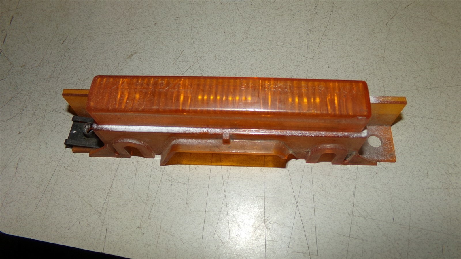Volvo 20414610 LED Amber Cab Light W/ Clips SAE P2P3 95