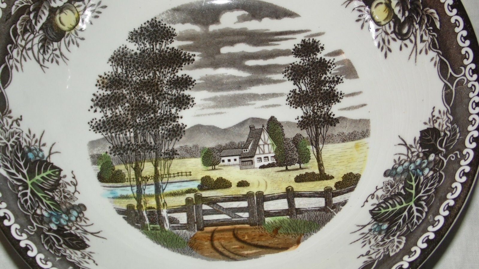 VINTAGE COUNTRY HOUSE SPRING VALLEY TRANSFERWARE LARGE SERVING BOWL FARM SCENE