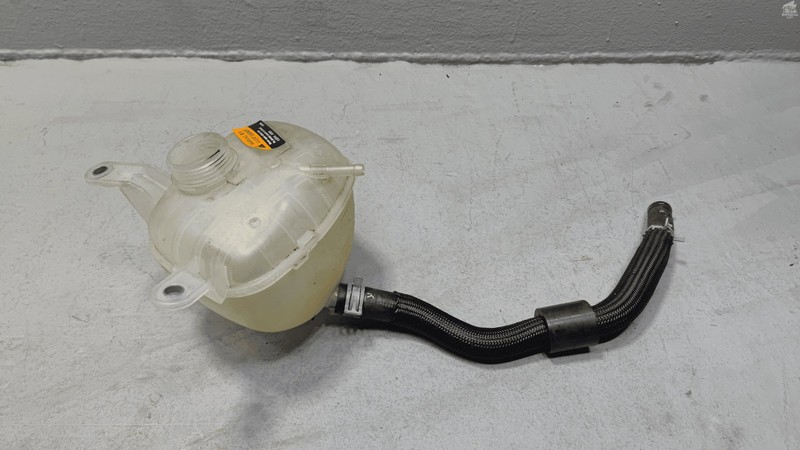 Used 2021-2025 Nissan Rogue 2.5L Radiator Coolant Expansion Reservoir Tank OEM