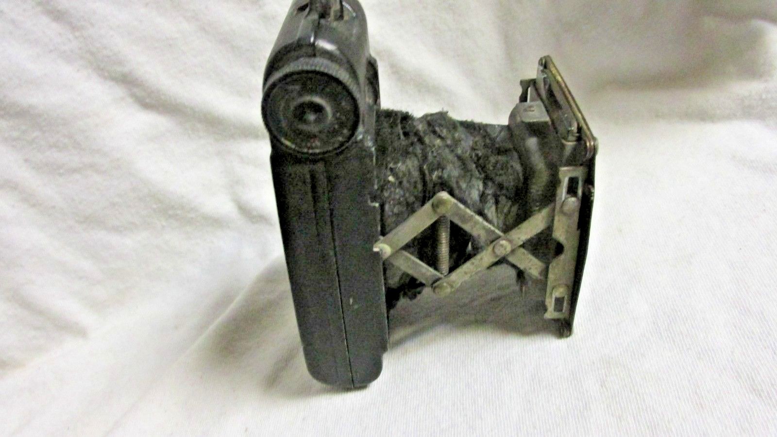 Vintage Universal Univex Model AF-3 Mini Folding Camera